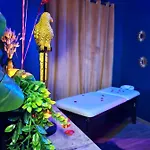 Passion - Jacuzzi Prive - Table Massage